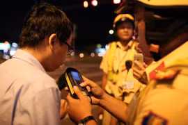 Vi phạm nồng độ cồn mức 2,3 sẽ bị trừ 12 điểm bằng lái