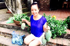 Khu vườn 1.000m2 bạt ngàn hoa trái của NSƯT Chiều Xuân 