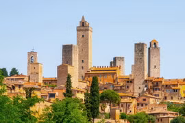 Khám phá những tòa nhà “chọc trời” 800 tuổi ở Italia