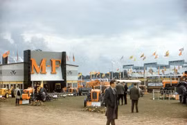 Ngắm loạt ảnh siêu hiếm về cuộc sống người dân nước Anh những năm 1960