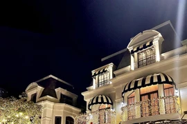 Biệt thự bề thế "vạn người mê" của vợ chồng Đoàn Di Băng