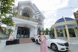 Ngắm biệt thự bề thế 10 tỷ đồng Hoa hậu Phan Thị Mơ tặng ba mẹ