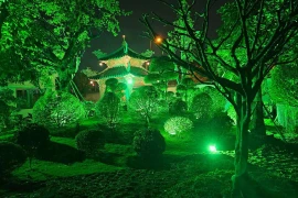 Hé lộ biệt thự đẹp như resort của Việt Trinh