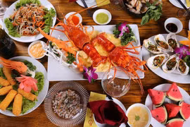 Làm gì để phòng tránh ngộ độc thực phẩm khi đi du lịch?