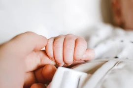 Cứu sống trẻ sinh non, bị dị tật khe hở thành bụng