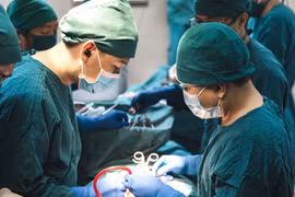 Hà Nội: Em bé chào đời với dây rốn quấn 3 vòng cổ