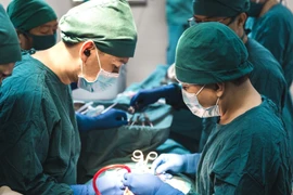 Hà Nội: Em bé chào đời với dây rốn quấn 3 vòng cổ