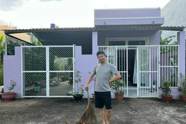 Ngôi nhà giản dị, sơn toàn màu tím của diễn viên Tiết Cương