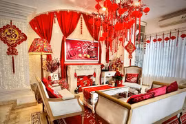 Biệt thự đỏ rực đón Tết của siêu mẫu Thúy Hạnh