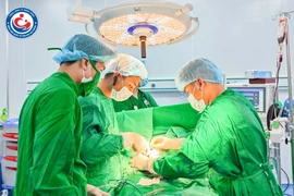 Cứu bệnh nhi 6 tuổi mất máu nặng do vỡ dị dạng mạch máu ruột non