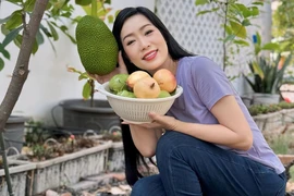 Đã mắt vườn cây trĩu quả trong biệt thự của NSND Trịnh Kim Chi