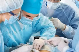 "Tiền mất, tật mang" vì... sập bẫy quảng cáo làm đẹp, trị bệnh trên MXH