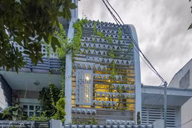 Nhà Sài Gòn sở hữu mặt tiền uốn cong độc đáo trên báo Mỹ