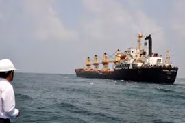 Cận cảnh những "tàu ma" khủng mắc cạn ở VN