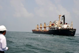 Cận cảnh những "tàu ma" khủng mắc cạn ở VN