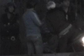 Cảnh sát cơ động vòi tiền