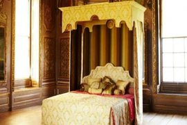 Chiếc giường “khủng” đại gia Lê Ân lùng mua có gì đặc biệt?