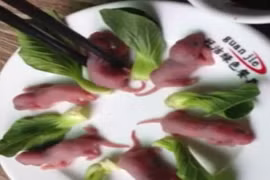 Kinh hãi món chuột bao tử sống lúc nhúc ở Trung Quốc