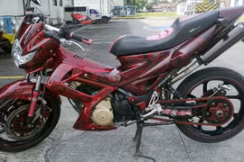 Tròn mắt ngắm Suzuki Raider phong cách B-King ma mị