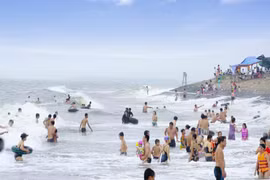 Những bãi biển ít “chặt chém” dịp 30/4