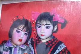 Cười đau bụng với mốt khoe ảnh thời thơ ấu xấu xí