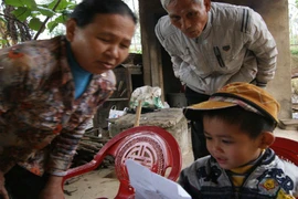 Kỳ lạ cháu bé vừa biết nói đã biết đọc ở Quảng Bình