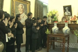 Ngậm ngùi viếng 49 ngày Đại tướng Võ Nguyên Giáp