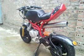 9x đẹp trai chế siêu xe Ducati từ... xế "cùi bắp"