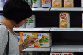 Thị trường náo loạn, hãng sữa đồng loạt trấn an dư luận