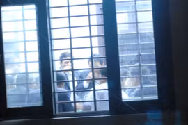 Cán bộ xã nhậu nhẹt linh đình khi dân chạy lũ