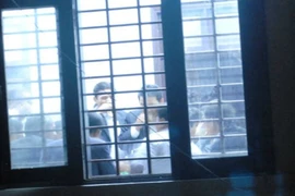 Cán bộ xã nhậu nhẹt linh đình khi dân chạy lũ