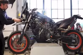 Chiêm ngưỡng mô tô “2 cầu” đầu tiên trên thế giới