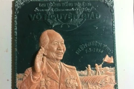 Phù điêu Đại tướng Võ Nguyên Giáp được đúc bằng 60 chỉ vàng