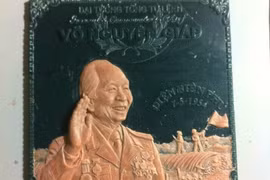 Phù điêu Đại tướng Võ Nguyên Giáp được đúc bằng 60 chỉ vàng