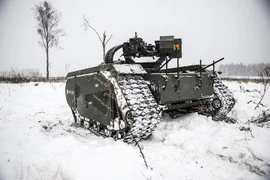 Sức mạnh khủng khiếp của robot chiến tranh phiên bản xe tăng 