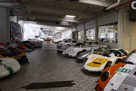 Choáng ngợp trước nhà xe "bí mật" của Porsche