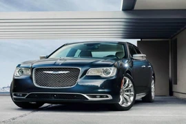Chrysler 300 2015 trình làng giá từ 32.390 USD