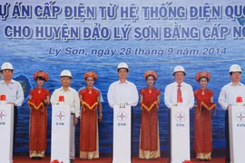 Người dân Lý Sơn háo hức xem lễ đóng điện lịch sử