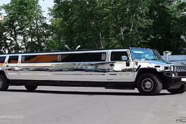 Siêu xe Hummer dài 8m phủ crom bóng bẩy, kiêu hãnh