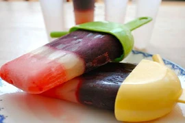 Cuối tuần, làm kem ba màu siêu ngon tại nhà