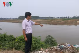 Nước sông Đáy thâm nâu vì ô nhiễm nhuộm dệt
