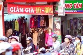 "Bóc mẽ" chiêu siêu giảm giá cuối năm