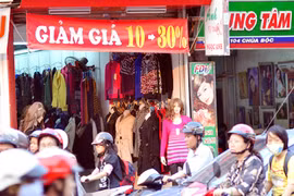 "Bóc mẽ" chiêu siêu giảm giá cuối năm