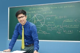 Thầy giáo chế nhạc động viên học sinh đầy cảm động