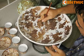 Đột nhập lò vẽ vàng trên sứ của “Hải đồ cổ“