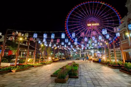 Chiêm ngưỡng con đường đèn lồng dài nhất Việt Nam