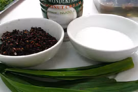 Tự tay làm sữa chua nếp cẩm ngon tuyệt tại nhà