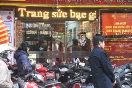 Vàng rơi về 35 triệu đồng/lượng, dân rủ nhau đi gom