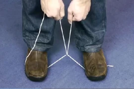 Thủ thuật cắt dây đơn giản không cần dùng kéo