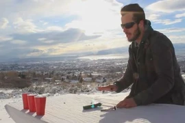 Độc đáo trình diễn âm nhạc bằng súng và cốc nhựa